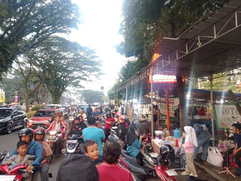 Dugaan Praktik Sewa Trotoar di Suhat Malang untuk Jual Takjil, Polisi Buru Penerima Setoran 1 Sewa trotoar di Suhat.