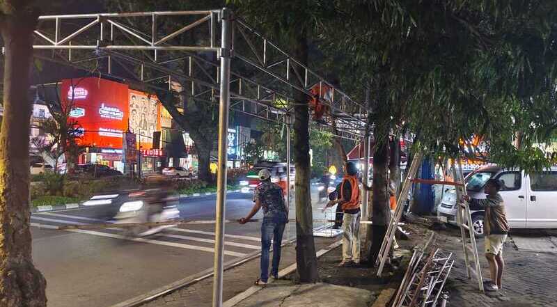 Polisi Tangkap Terduga Penerima Setoran Sewa Trotoar di Suhat Malang, Tenda Pedagang Takjil Dibongkar Total! 1 Sewa trotoar di Suhat.