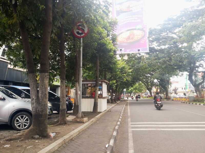 Polisi Tangkap Terduga Penerima Setoran Sewa Trotoar di Suhat Malang, Tenda Pedagang Takjil Dibongkar Total! 2 Sewa trotoar di Suhat Malang.