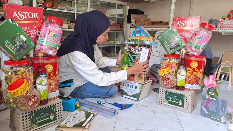 Tren Hampers Tabung Premium, Smely Flower Tuban Banjir Orderan sebelum Launching 2 Hampers tabung Tuban.