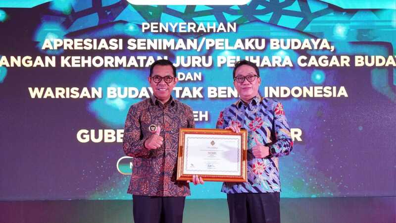 Tari Sanduk Kota Batu Resmi Jadi Warisan Budaya Takbenda Indonesia, Wali Kota Terima Sertifikat 1 Tari Sanduk.