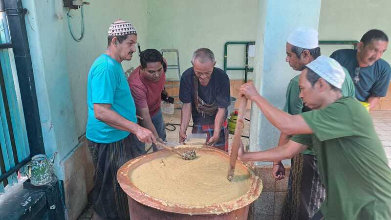 Tradisi Unik Bubur Muhdor Tuban, Kaum Pria Khusus Masak Resep Warisan Bercita Rasa Timur Tengah 1 Bubur Muhdor.