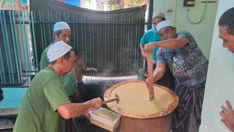 Tradisi Unik Bubur Muhdor Tuban, Kaum Pria Khusus Masak Resep Warisan Bercita Rasa Timur Tengah 3 Bubur Muhdor di Tuban.