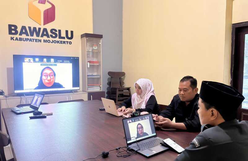 Bawaslu-KPU Mojokerto Ngabuburit Pengawasan, Singgung soal Penguatan Integritas Demokrasi 1 KPU Mojokerto.