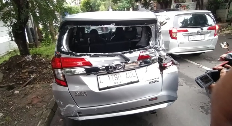 4 Mobil Kecelakaan Beruntun di Jalan Darmo Surabaya, 1 Lansia Terluka 2 Kecelakaan beruntun di Surabaya.