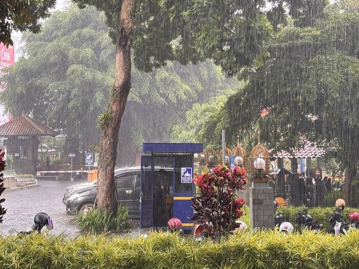 Hujan Mendominasi, Simak Prakiraan Cuaca di Jatim Hari Ini 25 Februari 2026 1 Cuaca di Jatim.