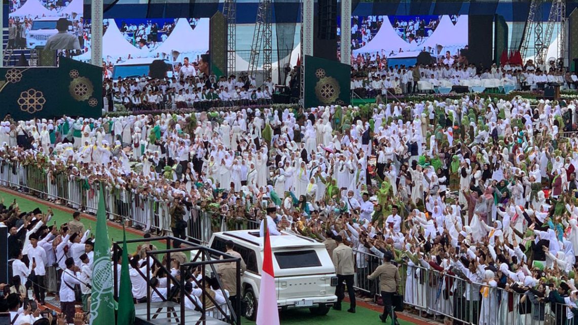 Presiden Prabowo Subianto Bicara Persatuan di Depan Jemaah Mujahadah Kubro Harlah 1 Abad NU 1 Presiden Prabowo Subianto di depan Jemaah Mujahadah Kubro Harlah 1 Abad NU di Malang, Minggu (8/2/2025). Foto: Irham Thoriq