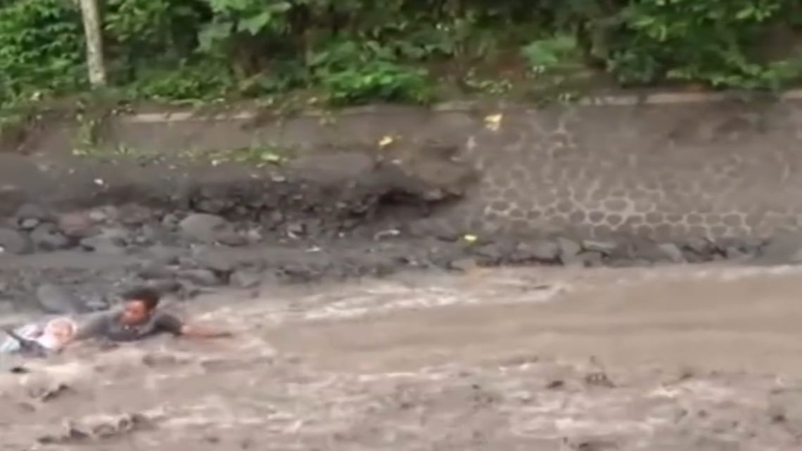 Viral Siswi SD Terseret Arus! Warga Sumberlangsep Langganan Terisolasi Lahar Semeru Harus Relokasi 1 Lahar Arjuno