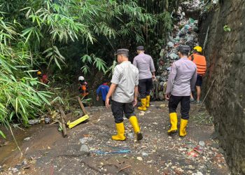 Pencarian Remaja Hanyut di Malang Terkendala Hujan Arus Deras
