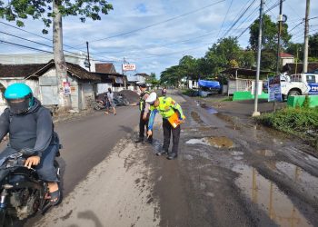 terseret tronton di Jember