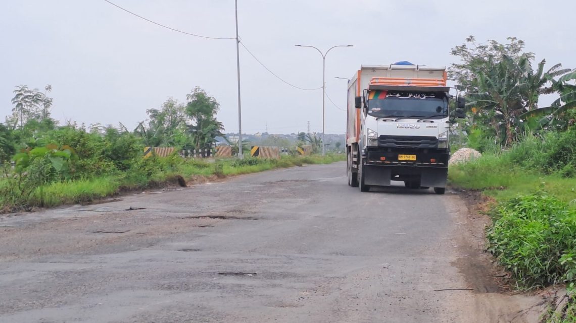 Jelang Mudik Lebaran Masih Banyak Lubang di Jalan Lingkar Selatan Tuban 1 Jelang Lebaran
