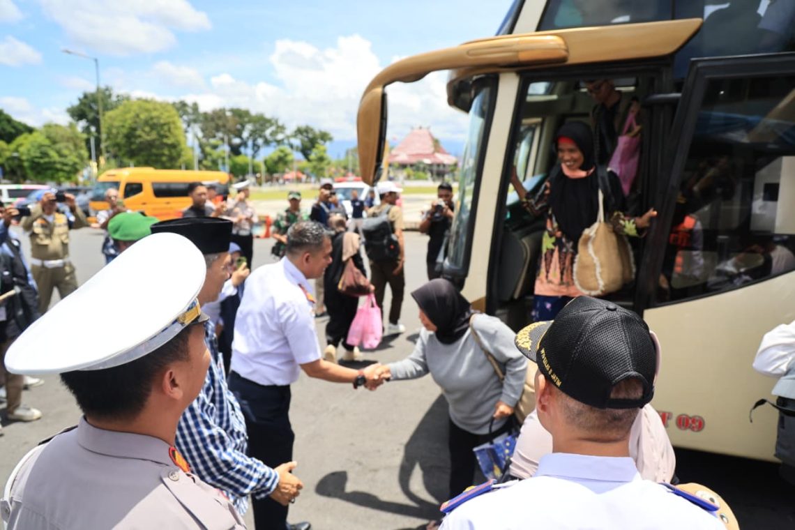 Diserbu Pemudik, Kuota Mudik Gratis Jember Berangkatkan 516 Orang 1 Sebanyak 516 pemudik diberangkatkan dalam program mudik-balik gratis Pemkab Jember 2026 di Jalan Sudarman, Kamis (19/03/2026). Foto / dok Diskominfo Jember