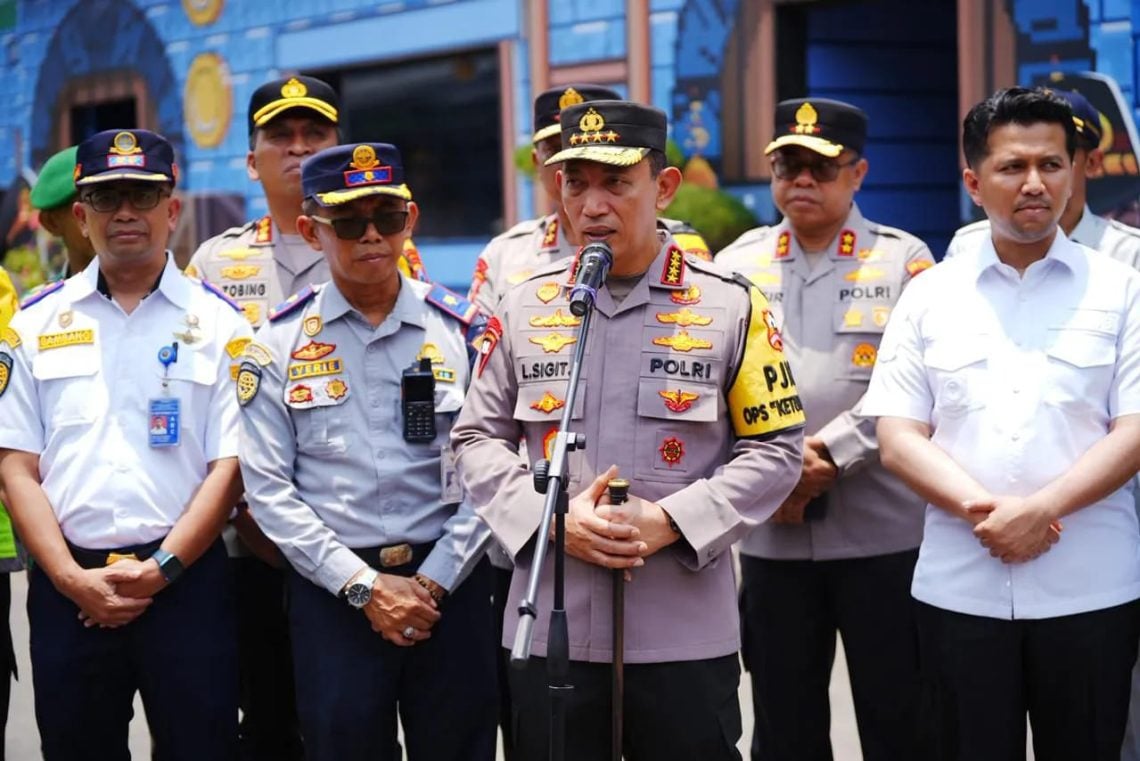 Kapolri Tinjau Kesiapan Arus Mudik Lebaran 2026 di Terminal Bungurasih 1 Kapolri