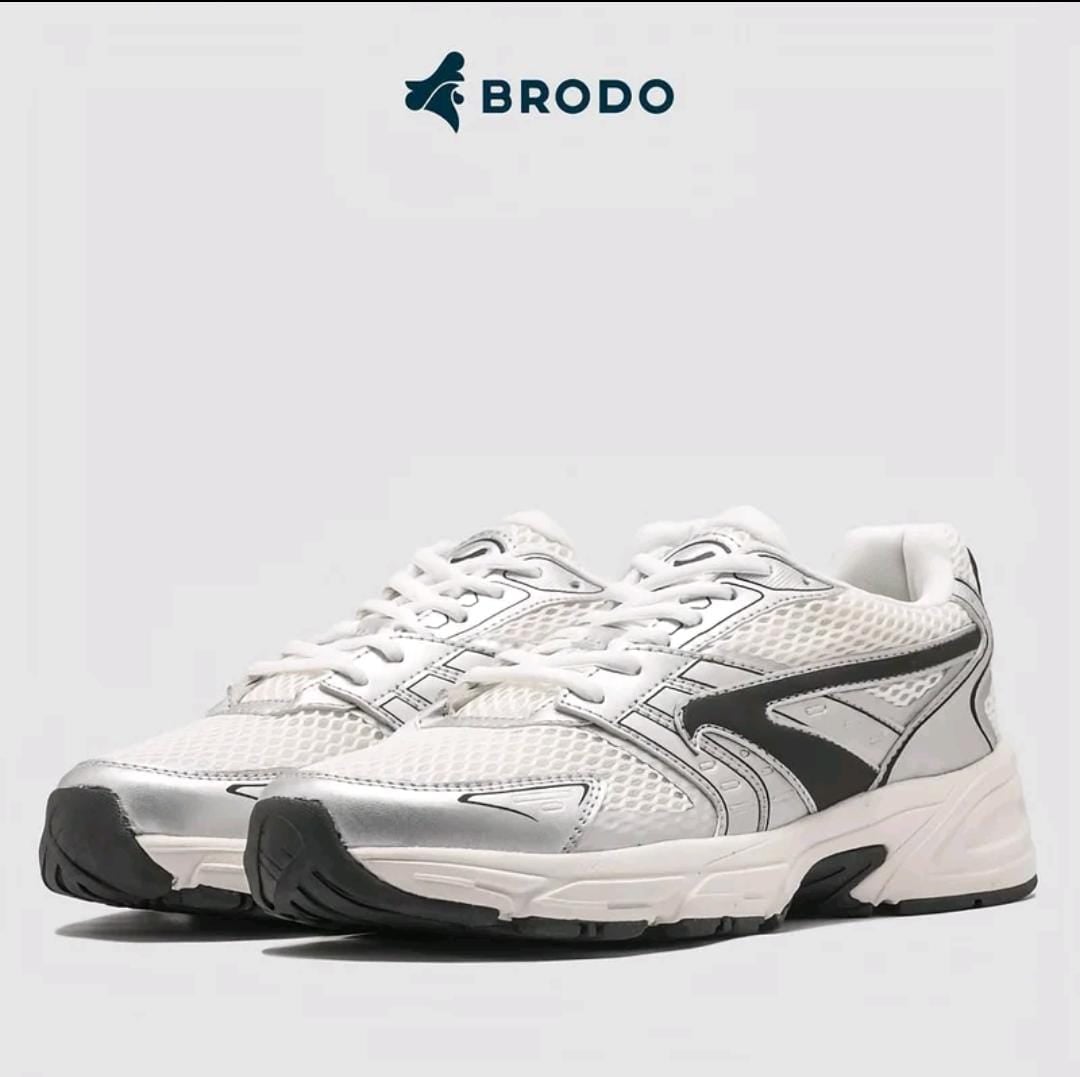 5 Brand Sepatu Lokal Alternatif Pengganti New Balance, Cocok untuk Hari Raya Idul Fitri! 1 Brand Sepatu Lokal: Brodo Ace Neptune varian navy (Foto: Tiktokshop Brodo Footwear)