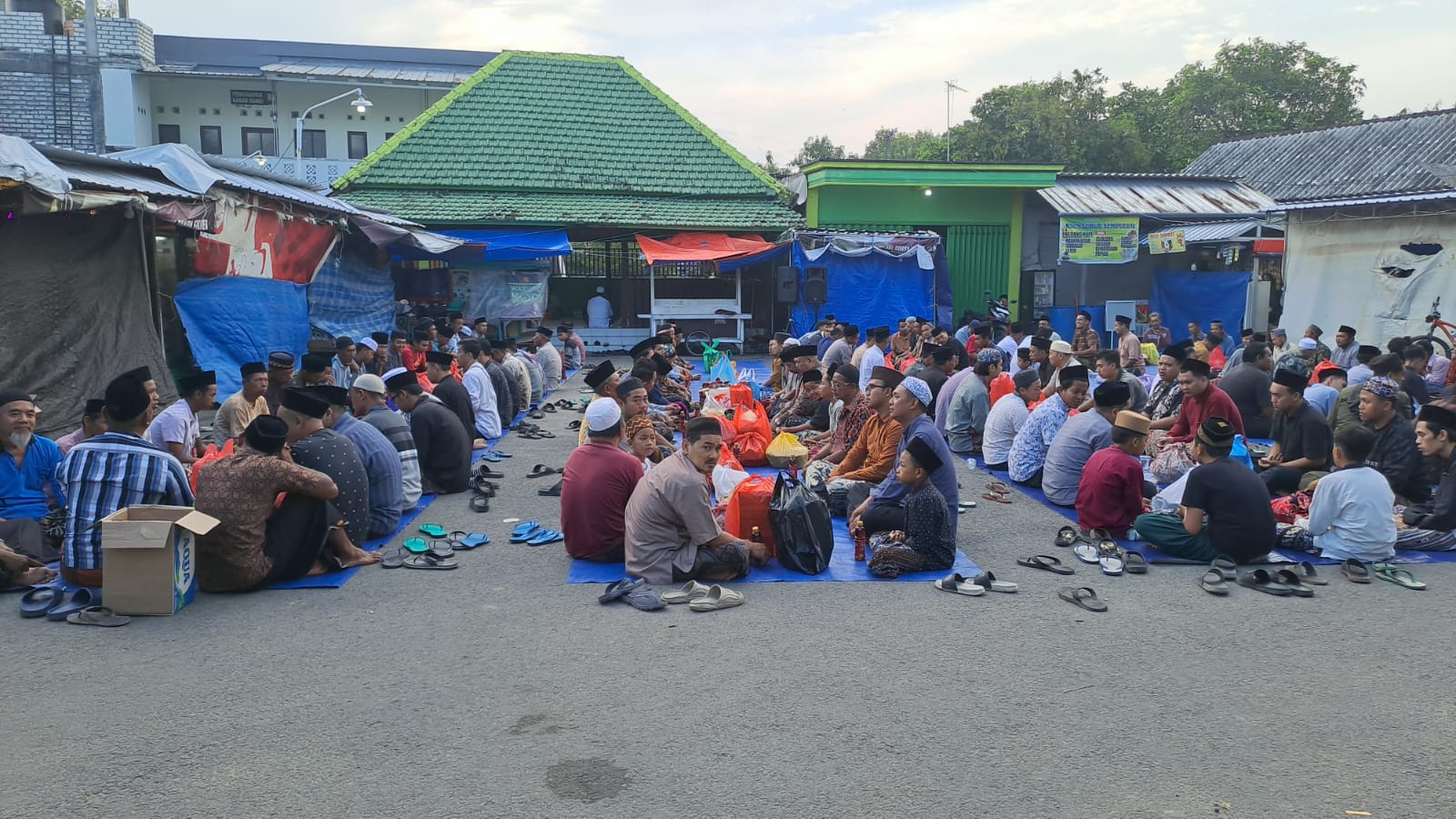 Dus-dusan Sekampung Usai Lebaran Ketupat, Tradisi Buang Sial Dipercaya Sembuhkan Penyakit 4 Dus-dusan Sekampung