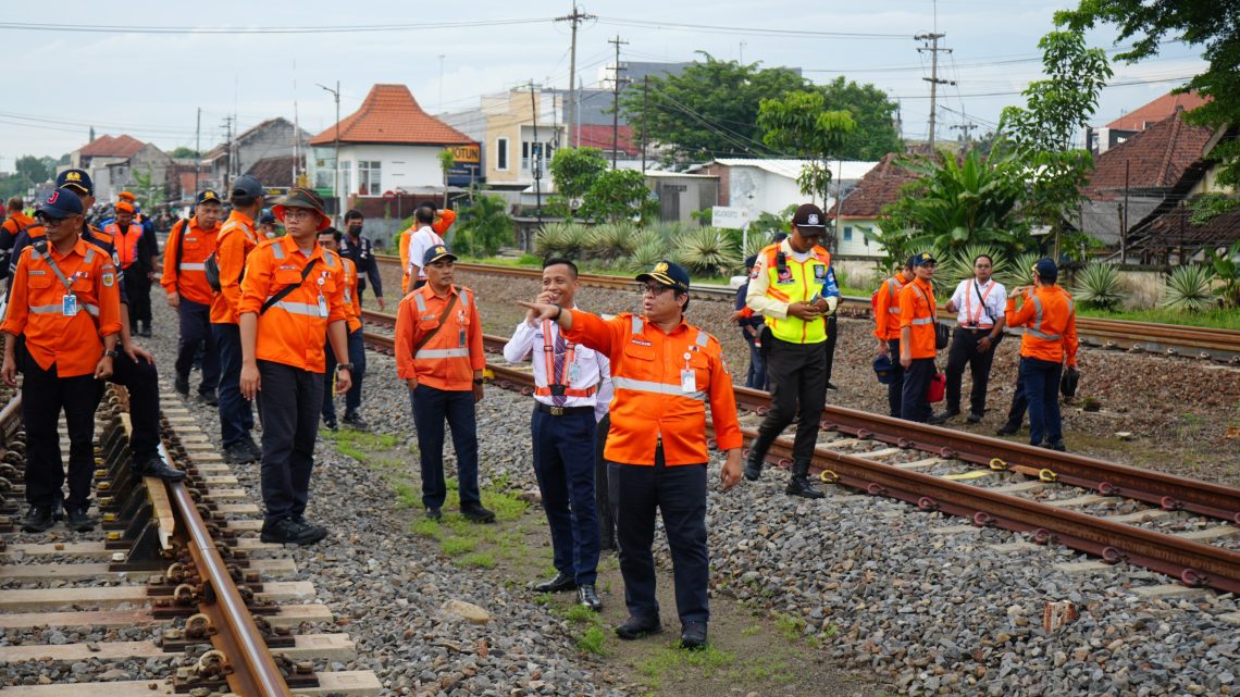 Pengecekan Intens Jalur Kereta Api Surabaya–Mojokerto Jelang Lebaran 2026 1 Lebaran 2026:
