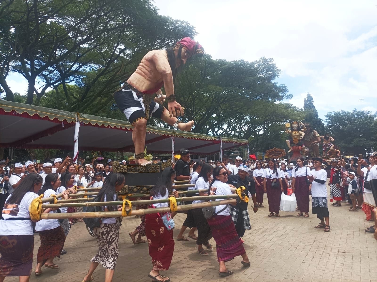 kirab ogoh ogoh