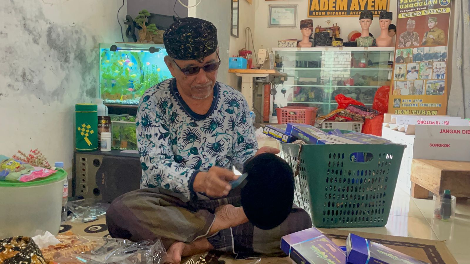 Songkok Kapu Tuban Makin Dicari Jelang Idulfitri 3 Tugujatim pengrajin songkok