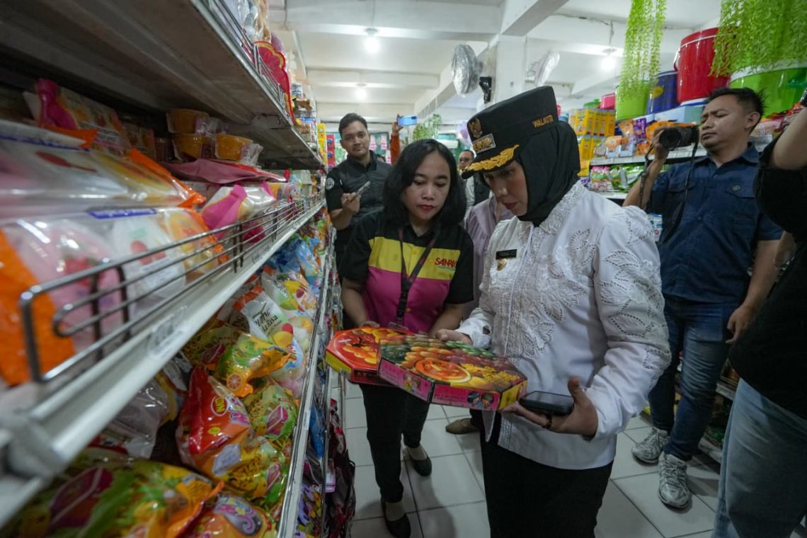 Sidak Pangan di Kota Mojokerto: Produk Meragukan Diambil Sampel Uji Lab 1 Sidak pangan