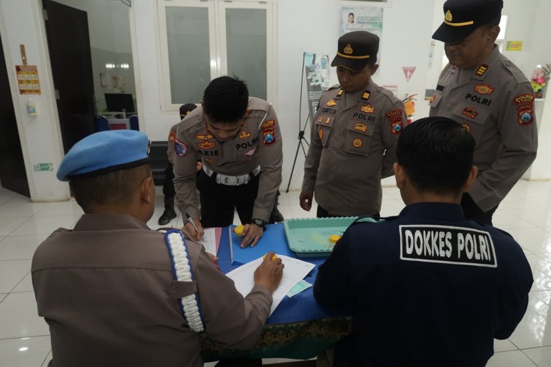 Tes Urine Mendadak di Polres Tuban, Tegaskan Nol Toleransi Narkoba 2 Tes urine Polres Tuban.