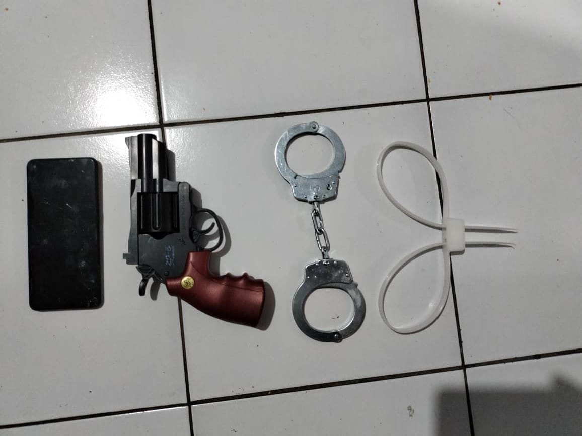 Todongkan Pistol, Polisi Gadungan di Tumpang Malang Diduga Rampas Mobil Warga 3 Rampas mobil di Malang.