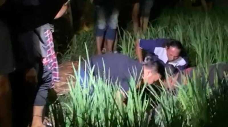 Geger! Mayat Pria Ditemukan di Persawahan Gempol Pasuruan 1 Mayat pria.