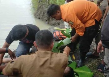 Anak di Surabaya.