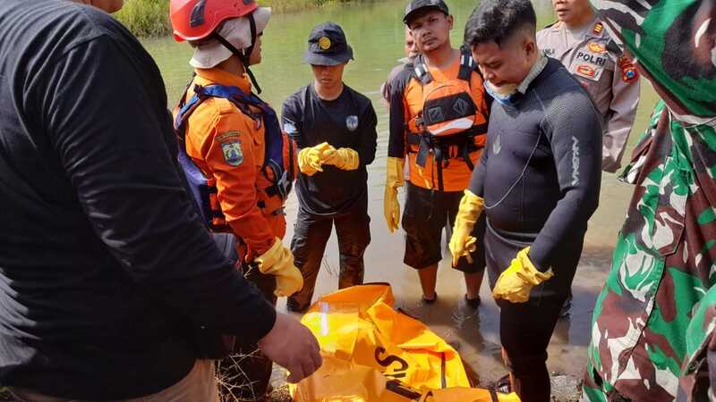 Sempat Dikabarkan Hilang, Anak Tenggelam di Bekas Tambang Galian C Pasuruan Ditemukan Tewas 1 Anak tenggelam.