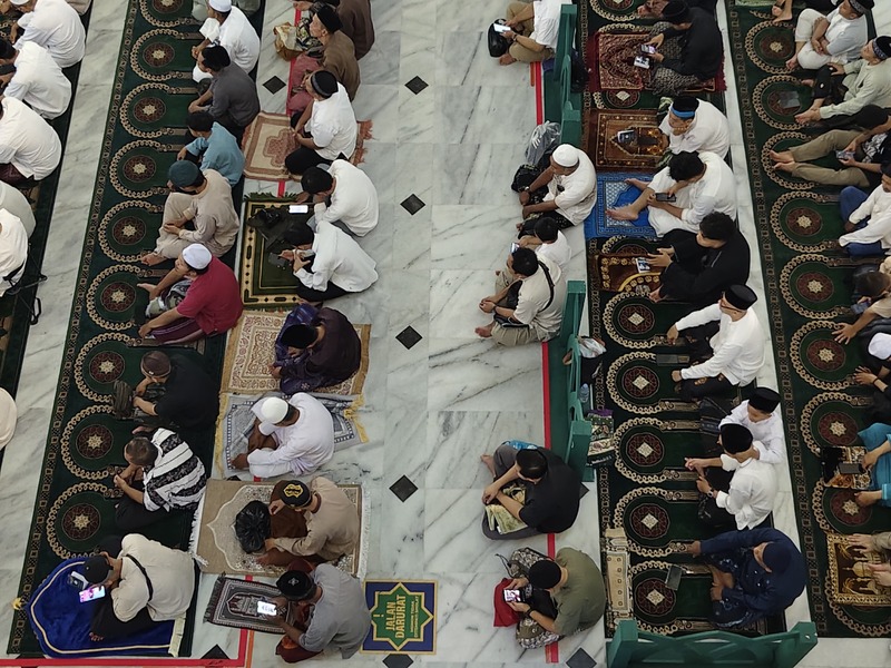 Salat Id di Masjid Akbar Surabaya.