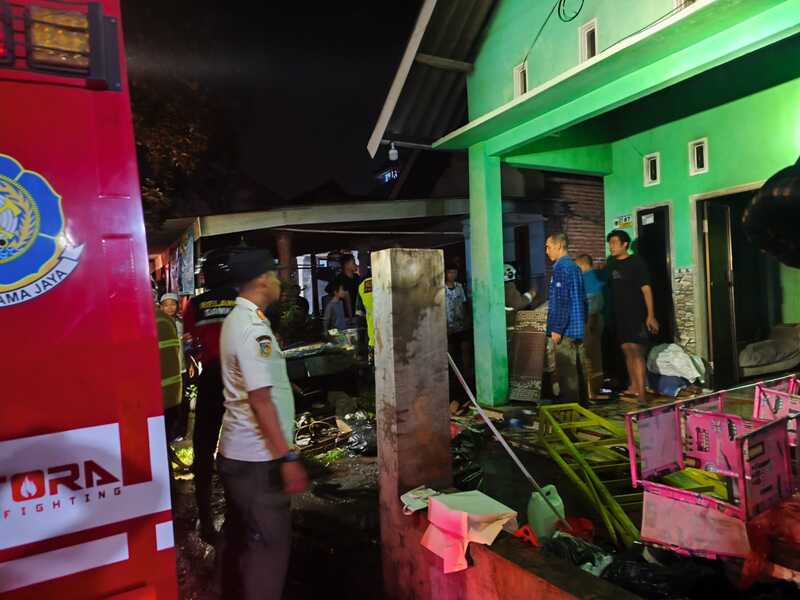 Cekcok dengan Ayah Kandung, Pemuda di Pasuruan Nekat Bakar Rumah Orang Tuanya 1 Bakar rumah.