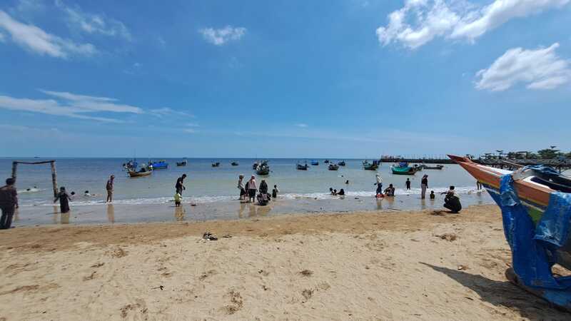 Kunjungan Wisata Lebaran di Pantai Kelapa Tuban Turun 30 Persen, Pengelola Tetap Optimis 3 Wisata Pantai Kelapa di Tuban.