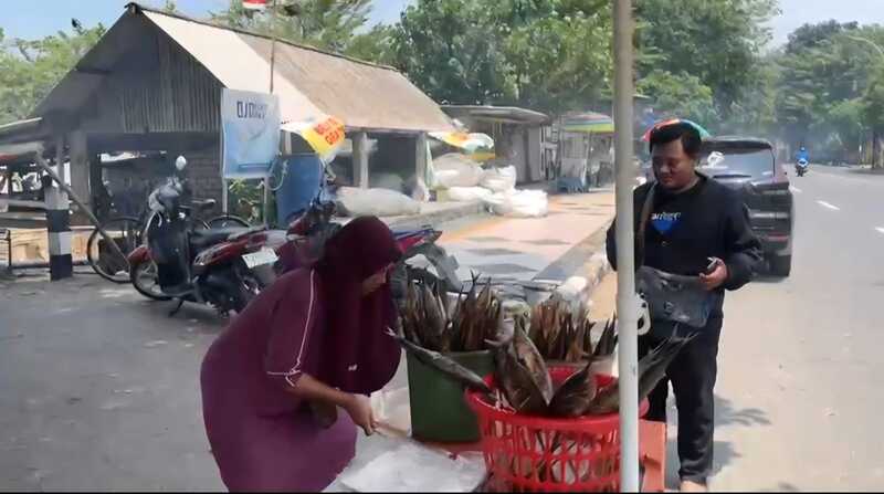 Ikan Asap Jadi Buruan Pemudik di Pantura Tuban, Pedagang Jual Puluhan Kilo Per Hari 1 Ikan asap.