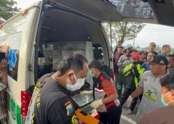 Mayat perempuan bertato.