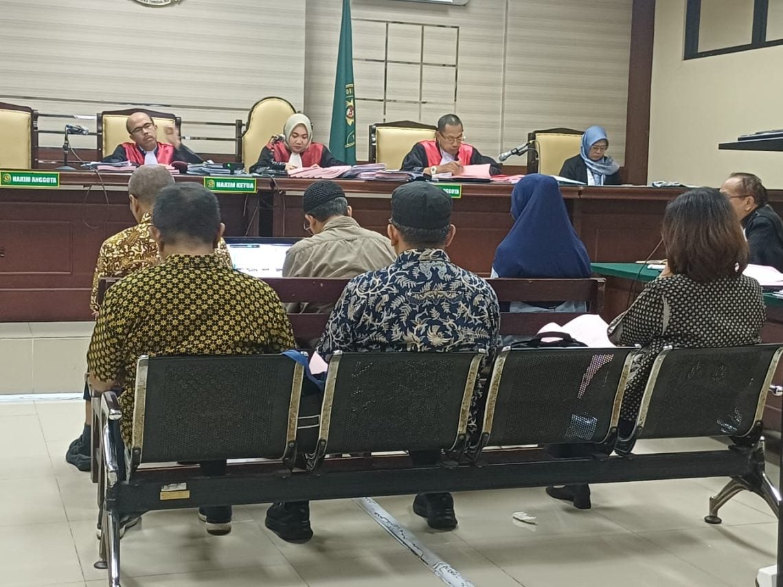Enam Terdakwa Korupsi Pemeliharaan Kolam Pelabuhan Tanjung Perak Dianggap Rugikan Negara Rp83 Miliar 1 Enam Terdakwa korupsi proyek pengerukan kolam pelabuhan jalani sidang di Pengadilan Tipikor Surabaya, Rabu (1/4/2026). (Foto: Khaesar/Tugujatim)