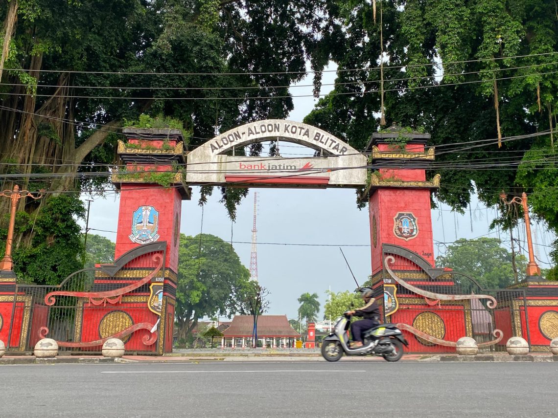 Viral Review Alun-Alun Kota Blitar, Wali Kota Angkat Bicara Soal Fasilitas 1 Alun-Alun Kota Blitar