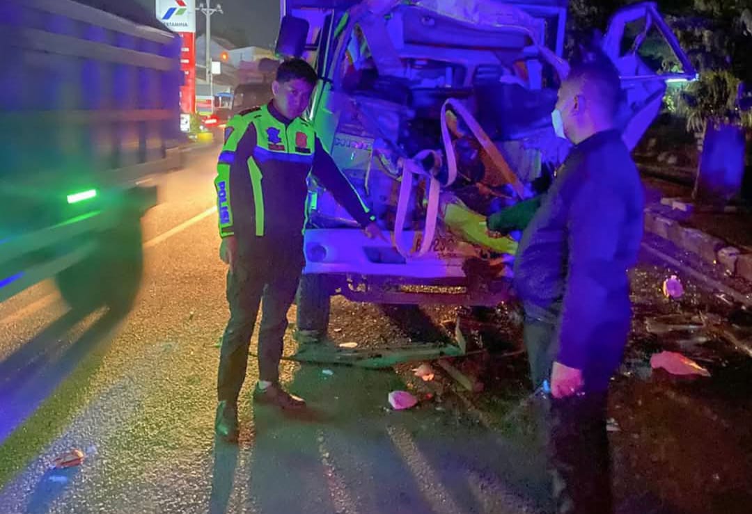 Dua Kernet Tewas Dalam Kecelakaan Maut Truk Engkel Tabrak Truk Besi di Traffic Light Kota Probolinggo 1 kecelakaan maut