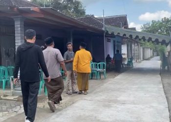 Satu Keluarga Korban Laka Maut Probolinggo Dimakamkan Satu Liang Lahat di Blitar