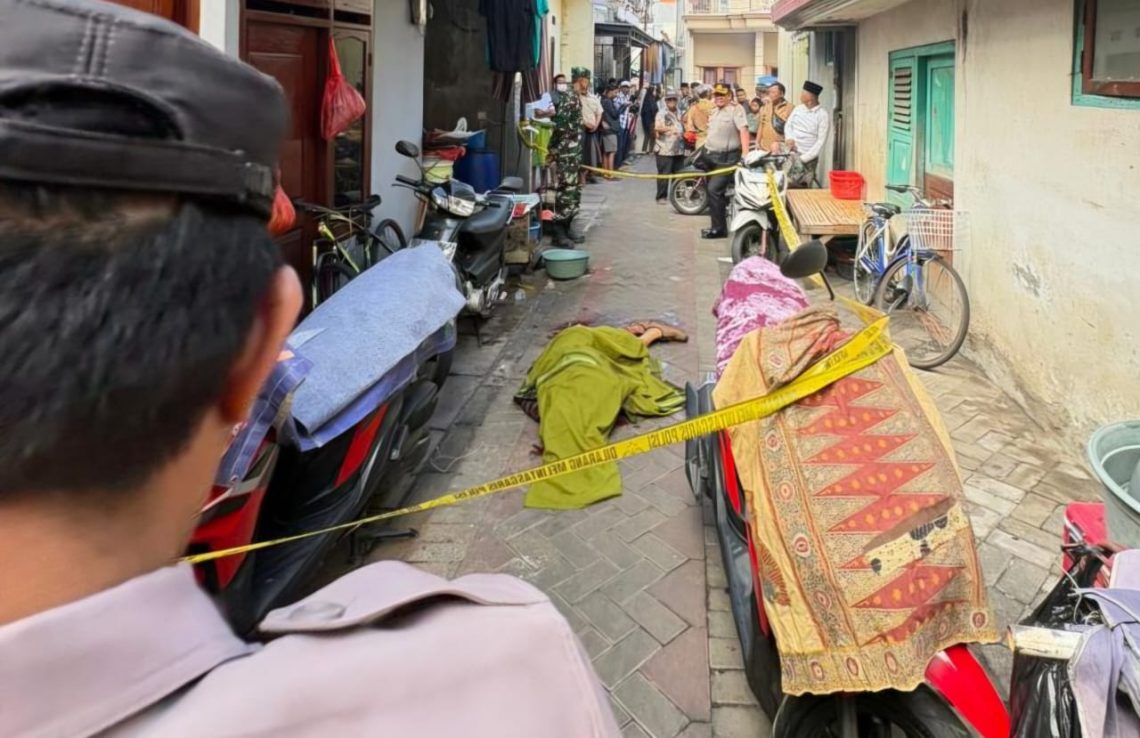 Pria Usia 50 Tahun Tewas oleh Senjata Tajam di Surabaya, Diduga Dipicu Masalah Asmara 1 Garis polisi usai terjadi kasus pembunuhan, Kamis (23/4/2026). (Foto: Humas Polsek Simokerto)