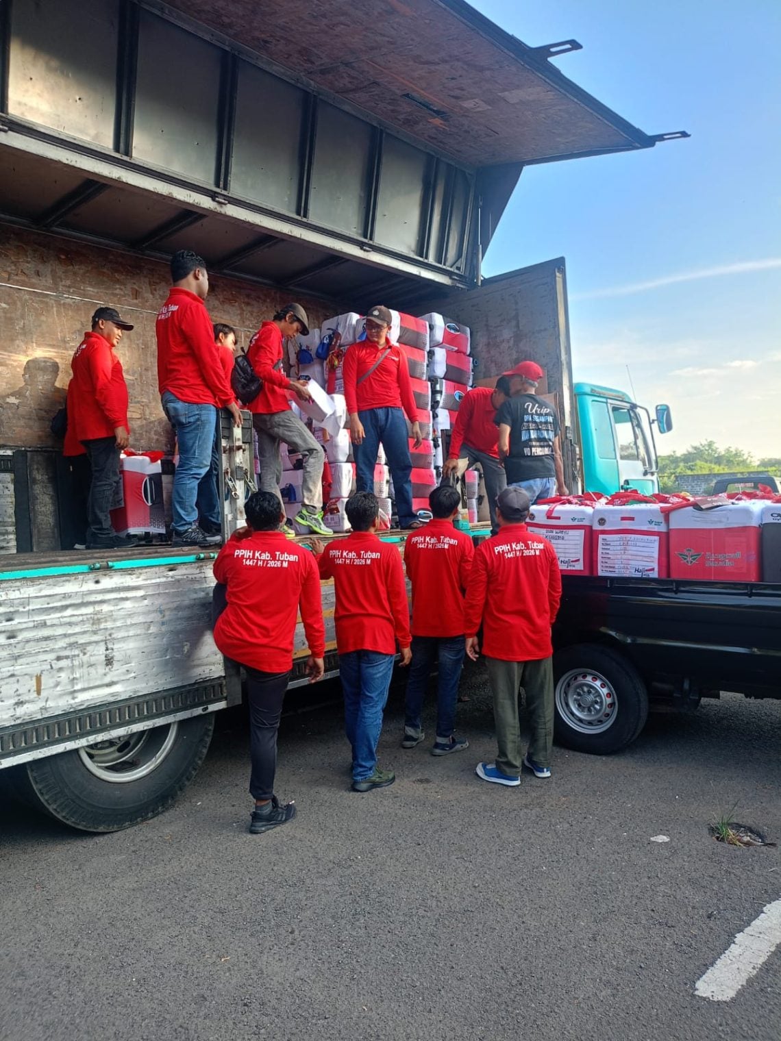 749 Koper Jemaah Haji Tuban Diangkut Truk Wingbox ke Embarkasi Surabaya 1 Koper jemaah Haji