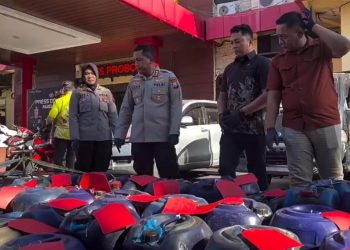 Tujuh Pelaku Penimbunan BBM Subsidi di Probolinggo Ditangkap dan Puluhan Barang Bukti Jeriken Disita