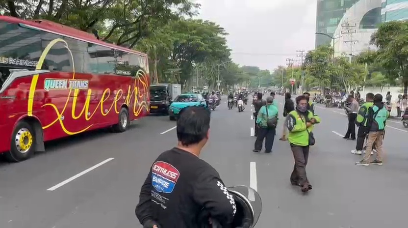 Ojol di Surabaya