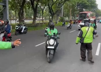 Ojol di Surabaya