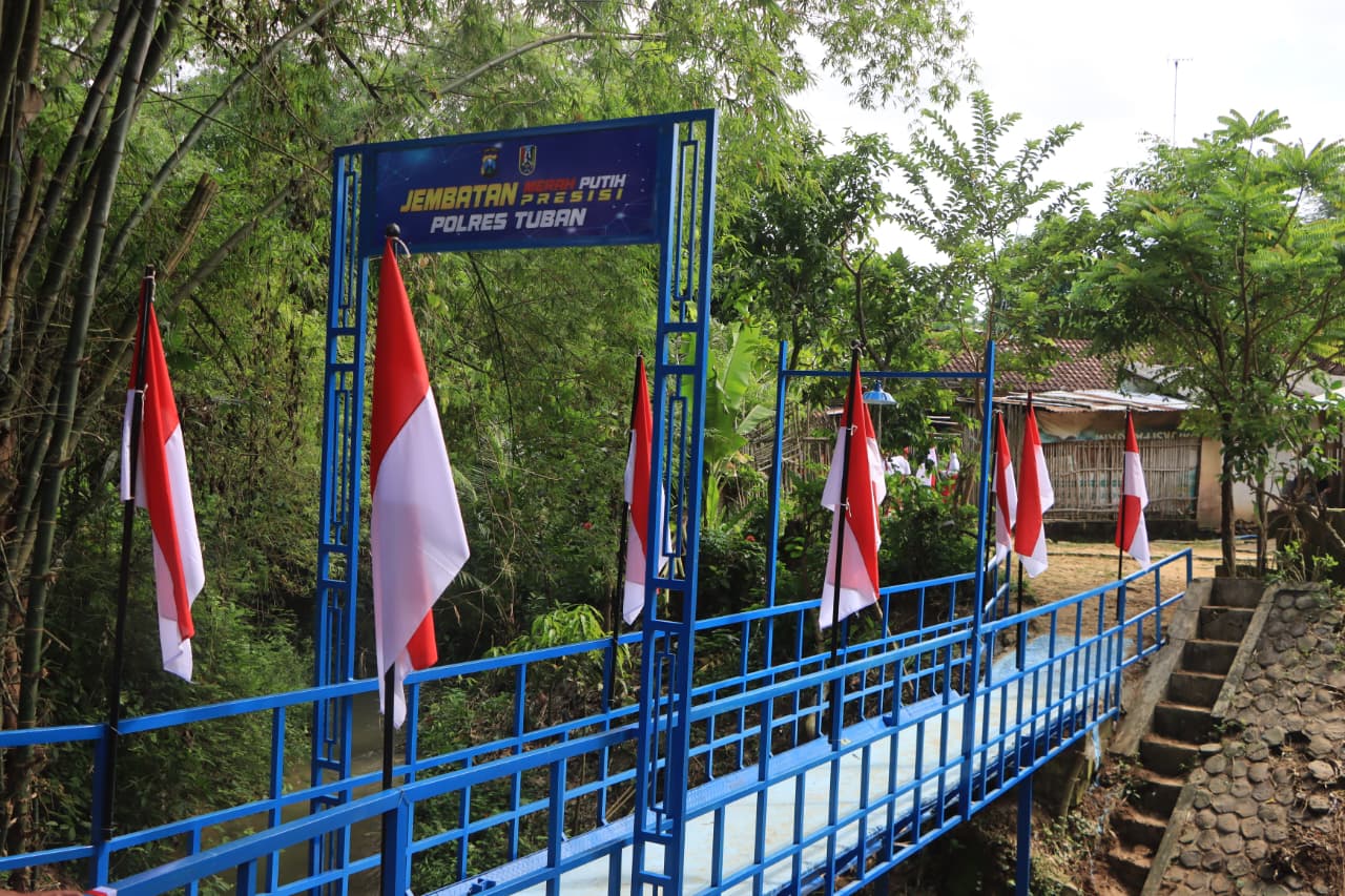 'Jembatan Merah Putih' Warna Biru Jadi Akses Lebih Aman bagi 13 KK di Tuban 6 Jembatan Merah Putih