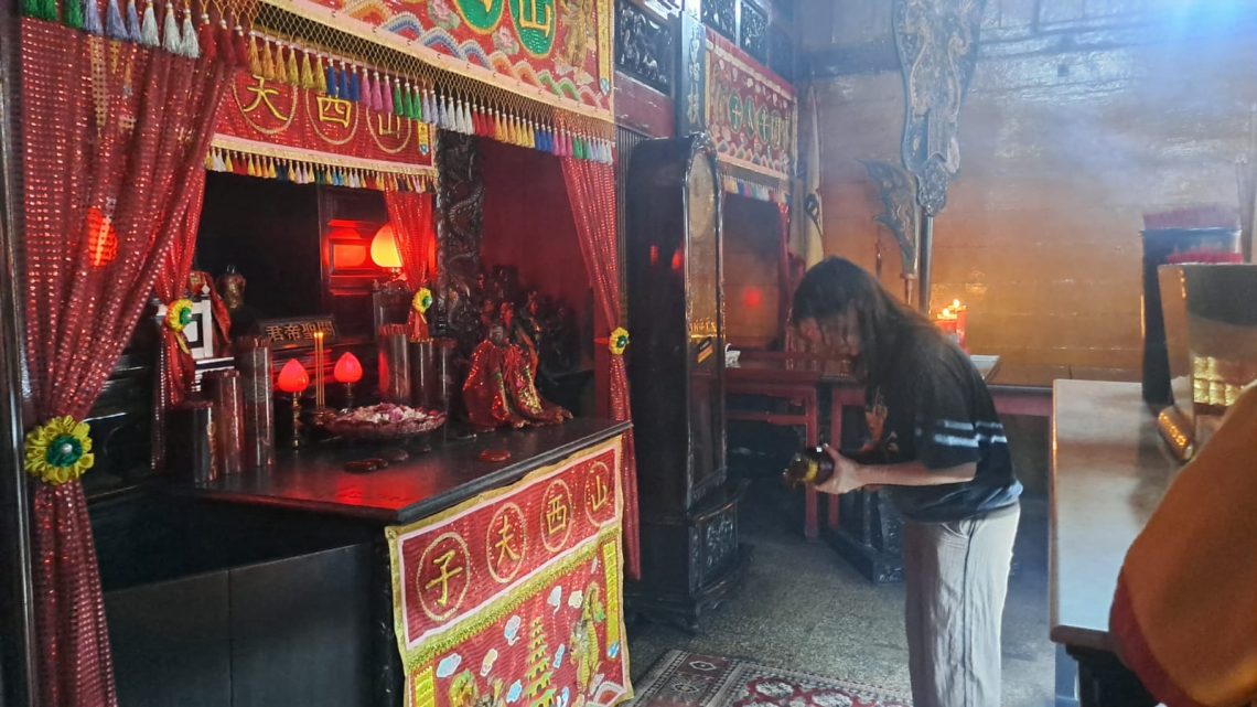 Patung Dewa Kwan Kong