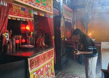 Patung Dewa Kwan Kong