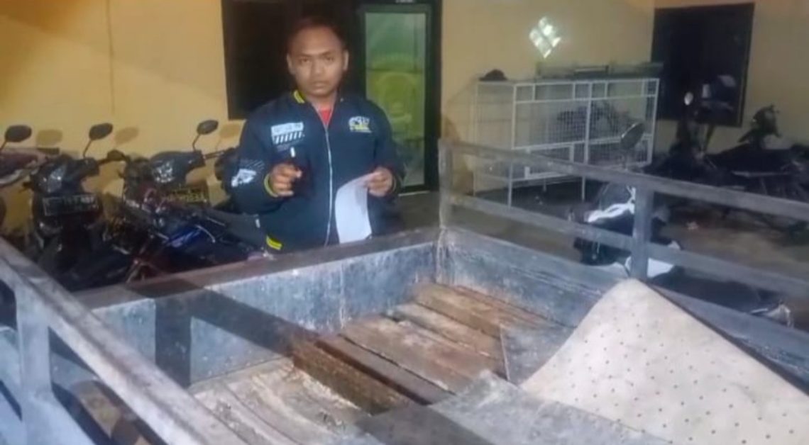 pencurian rel kereta api