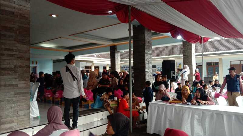 150 Anak Yatim Mumbulsari Terima Santunan lewat Bunga Desaku, Warga Jember Soroti Kinerja Bupati 2 Bunga Desaku Mumbulsari.