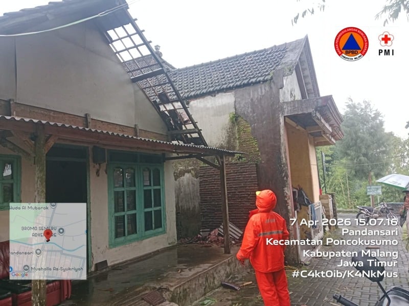 20 Rumah Rusak di Poncokusumo Malang, 12 Pohon Ikut Tumbang Diterjang Angin Kencang 1 Rumah rusak di Poncokusumo.