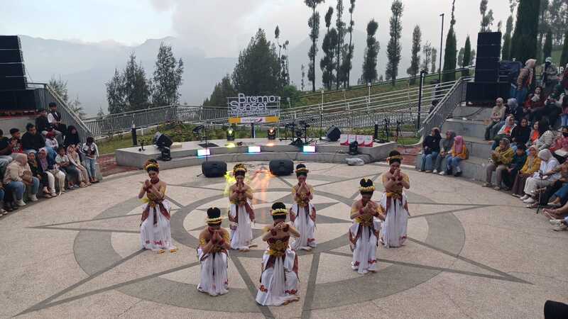 Bromo Sunset Music and Culture Probolinggo.