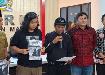 Keluarga Korban Tragedi Kanjuruhan Tolak Laga Arema vs Persebaya di Stadion Kanjuruhan, Ini Alasannya! 1 Keluarga korban Tragedi Kanjuruhan.